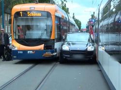 Foto Kecelakaan Mahal Bikin Melotot dan Geleng-geleng