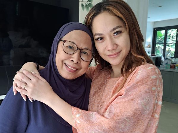 8 Foto Ibu Ashraf Sinclair yang Restui BCL Nikah, Disebut Mertua Idaman