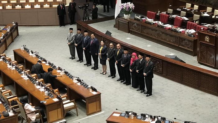 DPR RI menyetujui sebanyak 7 hakim yang terdiri dari hakim Mahkamah Agung (MA) dan hakim ad hoc HAM MA dalam rapat paripurna, Selasa (5/12/2023). Hakim-hakim tersebut telah dinyatakan lolos uji kelayakan dan kepatutan atau fit and proper test oleh Komisi III DPR.