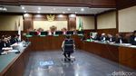 Ekspresi Hasbi Hasan Didakwa Terima Suap Rp 11,2 M Kasus Pengurusan Perkara