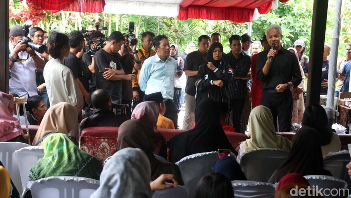 Ganjar Sapa Kelompok Disabilitas di Balikpapan Calon presiden nomor urut 3 Ganjar Pranowo berkamoanye di Balikpapan. Ia bertemu kelompok disabilitas di Loka Bina Karya Balikpapan, Kalimantan Timur.