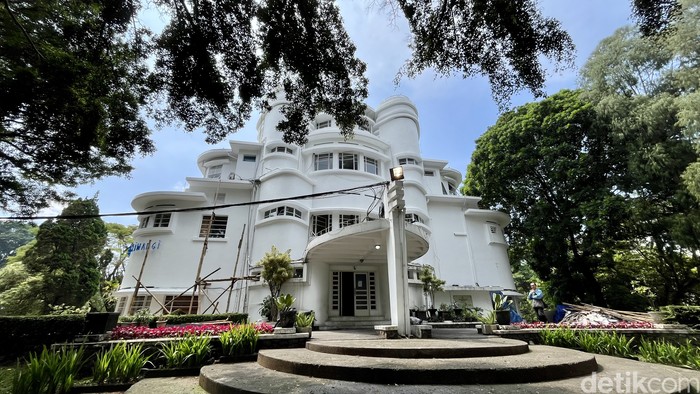 Gedung Isola UPI di Bandung.