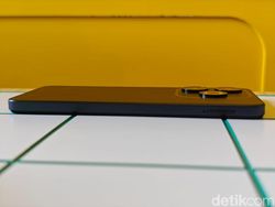 Unboxing Infinix Smart 8: HP Mirip iPhone 15 Pro Harganya Rp 1 Jutaan