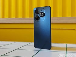 Unboxing Infinix Smart 8: HP Mirip iPhone 15 Pro Harganya Rp 1 Jutaan