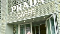 Terakhir ini momen ngeteh Shella ketika mampir ke Prada Cafe yang ada di London, Inggris. Foto: Instagram @shellasaukiaofficial