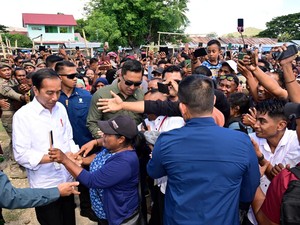 Jokowi Kunjungi Pasar Danga NTT, Beli Mangga hingga Tempe