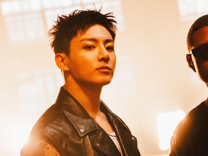 Penampilan Jungkook BTS menjelang keberangkatan wajib militer