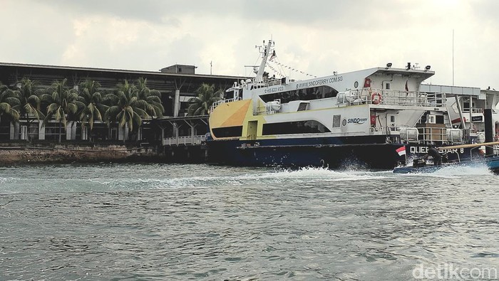Kapal Ferry tujuan Singapura tengah berlabuh di Pelabuhan Internasional Batam
