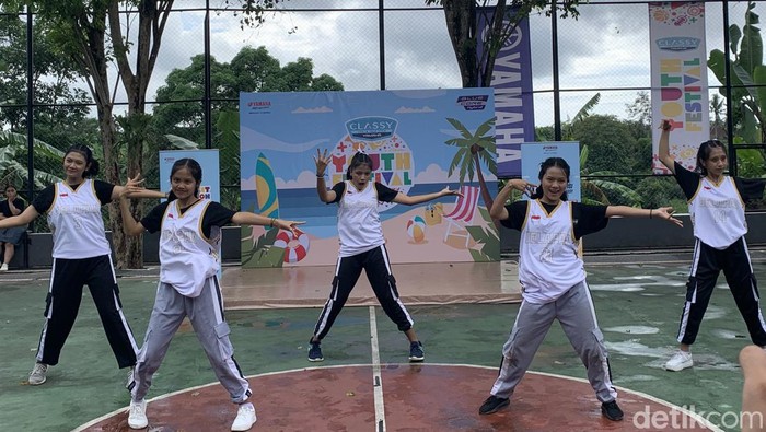 Keseruan Classy Yamaha Youth Festival 2023 di SMAN 8 Denpasar, Selasa (5/12/2023). (Siti Muamalah/detikBali)