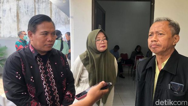 Ketua ORI DIY Budhi Masturi (kiri) di Kantor ORI DIY, Selasa (5/12/2023).