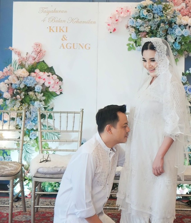 Sudah memasuki usia kehamilan 7 bulan, baby bump di perut Kiki terlihat semakin besar. Beberapa waktu lalu Kiki bersama sang suami terlihat menggelar acara tasyakuran 7 bulanan untuk si jabang bayi. Foto: Instagram/@kikiamaliaworld