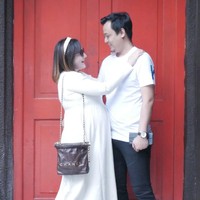 Kiki Amalia diketahui hamil anak pertama di usianya yang kini sudah menginjak 42 tahun. Melalui akun Instagram pribadinya Kiki kerap membagikan foto-foto terbarunya dengan baby bump yang sudah semakin besar dan terlihat jelas. Foto: Instagram/@kikiamaliaworld