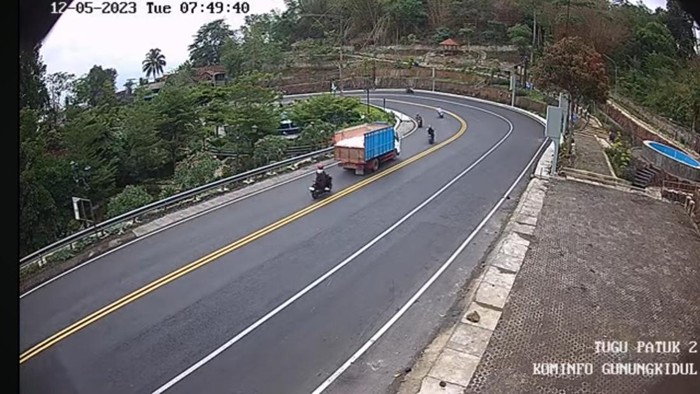 Kondisi lalin di Jalan Jogja-Wonosari Patuk, Selasa (5/12/2023) pukul 07.49 WIB