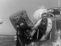 Deretan Teori Konspirasi Gila yang Dipercayai Banyak Orang