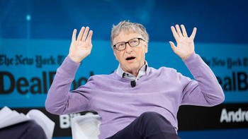 Bill Gates membuat salju palsu. Dengan kondisi cuaca ekstrem yang terjadi di seluruh Amerika Serikat pada tahun 2021, TikTokers menyulut api pada teori konspirasi Bill Gates bahwa dia menciptakan salju palsu yang terbakar dan bukannya mencair. Namun sebenarnya, dia tidak melakukannya. (Foto: popularmechanics)