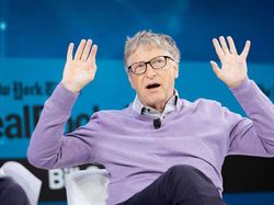 Deretan Teori Konspirasi Gila yang Dipercayai Banyak Orang