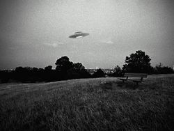 Deretan Teori Konspirasi Gila yang Dipercayai Banyak Orang