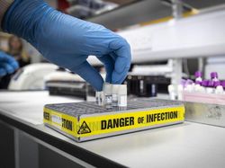 Deretan Teori Konspirasi Gila yang Dipercayai Banyak Orang