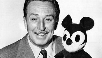 Disney menciptakan Frozen sebagai pengalih perhatian. Orang-orang telah lama mendiskusikan konspirasi bahwa Walt Disney menggunakan teknologi kriogenik untuk membekukan dirinya sendiri saat ia meninggal-meskipun keluarga Disney membantah klaim tersebut. Sebuah teori baru mengatakan The Walt Disney Company menciptakan Frozen sebagai cara untuk meretas algoritme pencarian Google dan mengalihkan perhatian konsumen dari informasi mengenai kemungkinan prosedur pembekuan mendiang Walt Disney. (Foto: popularmechanics)