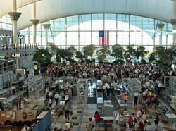 Deretan Teori Konspirasi Gila yang Dipercayai Banyak Orang