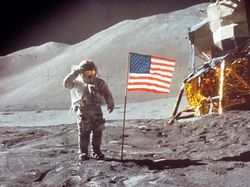 Deretan Teori Konspirasi Gila yang Dipercayai Banyak Orang