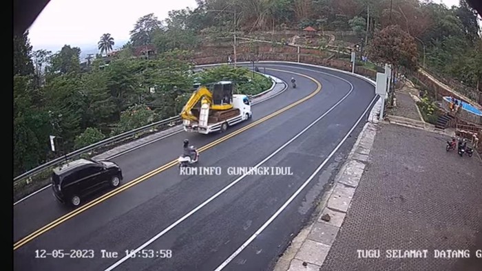 Pantauan lalin Jogja-Wonosari, Gunungkidul, pukul 16.53 WIB.