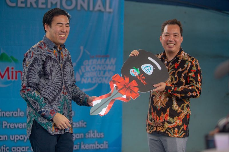 Le Minerale Beri 5 Mobil Pengangkut Galon PET