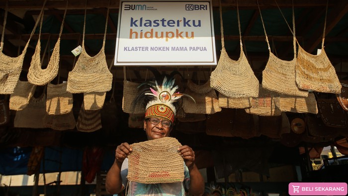 Mama di Merauke Kuliahkan Anak Bermodal Jualan Kerajinan Tangan Khas Papua