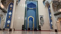 Bagian dalam Masjid Agung Medan terlihat begitu megah. (Kartika Sari/detikSumut)