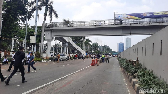 Massa Apdesi telah mengakhiri demonstrasi di depan gedung DPR, Jakarta. Massa bubar usai perwakilan bertemu pimpinan DPR RI. (Annisa Aulia/detikcom)