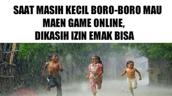 Mandi hujan sama teman-teman adalah salah satu momen tak terlupakan saat kecil. Foto: Facebook/MemeAndRageComicIndonesia