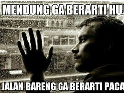 Meme Nikmatnya Hujan, Sambil Makan Mie Enak, Nih!