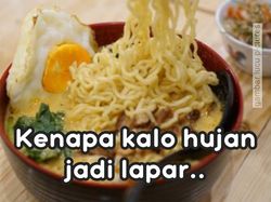 Meme Nikmatnya Hujan, Sambil Makan Mie Enak, Nih!