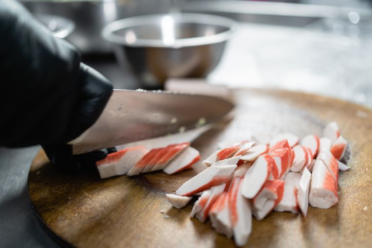 Cara meracik mie instan dengan tambahan crabstick