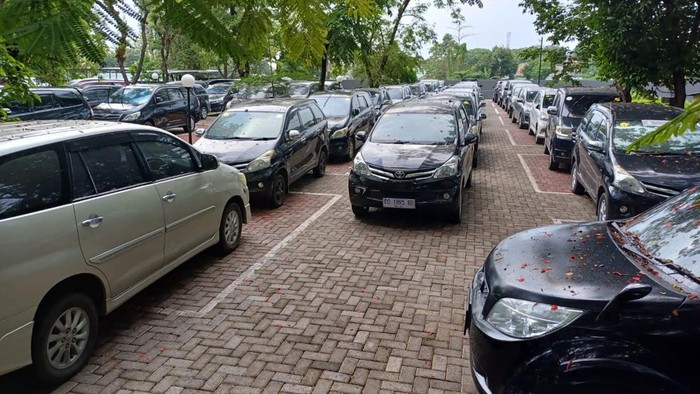 Mobil dinas operasional OPD Pemprov Sulsel yang dilelang.