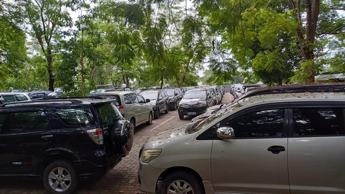 Mobil dinas operasional OPD Pemprov Sulsel yang dilelang.