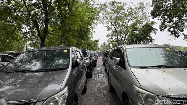 Deretan Mobil Dinas Pemprov Sulsel Usia 9 hingga 19 Tahun Dilelang
