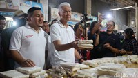 Begitupun saat ia menyinggahi pedagang tempe, pedagang mengeluhkan terkait kenaikan bahan baku tempe yang masih banyak di impor.  