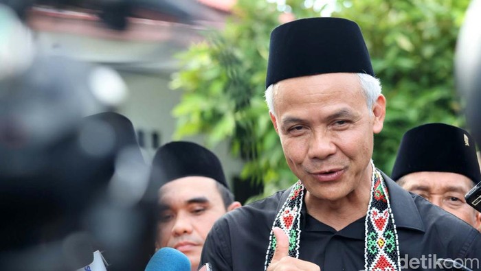 Ganjar Pranowo bersilaturahim ke Pondok Pesantren Syaikhona Cholil, Balikpapan, Kalimantan Timur, Selasa (5/12). Ganjar mengaku ingin menyerap aspirasi.
