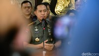Pertemuan antara Panglima TNI dan Kapolri berlangsung sekitar satu jam.   