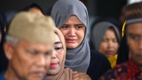 Kantor SAR Kota Padang mencatat jumlah pendaki yang ditemukan dalam keadaan meninggal dunia akibat erupsi Gunung Marapi, Sumatera Barat bertambah menjadi 13 orang. Lima di antaranya sudah berhasil dievakuasi dan telah diidentifikasi oleh tim DVI Polda Sumatera Barat.