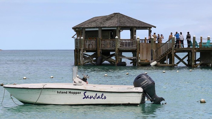 Mortuary services personnel transport the body of a female tourist after what police described as a fatal shark attack in waters near Sandals Royal Bahamian resort, in Nassau, Bahamas December 4, 2023.  REUTERS/Dante Carrer