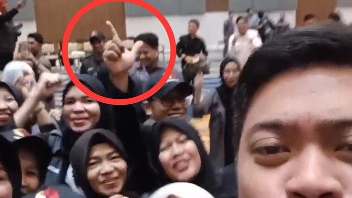 Heboh di media sosial anggota Panwaslu Kelurahan/Desa (PKD) di Kabupaten Gowa, Sulawesi Selatan (Sulsel) berjoget dengan pose 2 jari.