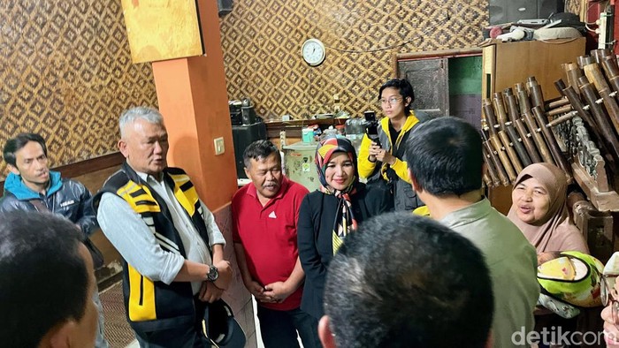 Pemkot Bandung memberikan bantuan untuk warga Kecamatan Babakan Ciparay.