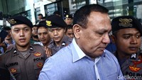 Ini merupakan pemeriksaan lanjutan Firli. Dia pernah diperiksa oleh Dewas KPK pada Senin (20/11). Saat itu, dia menjalani pemeriksaan selama 3 jam. Sejauh ini, 30 saksi telah diperiksa Dewas KPK terkait pertemuan Firli dengan SYL.  