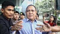Firli telah diberhentikan sementara dari jabatan Ketua KPK setelah ditetapkan tersangka kasus pemerasan kepada SYL.   