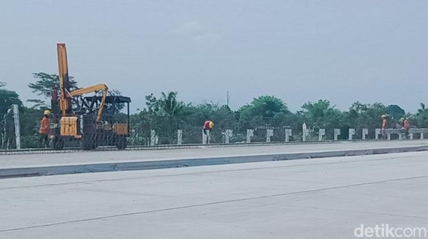 Persiapan operasi tol Jogja-Solo di Klaten terus dilakukan, Selasa (5/12/2023).