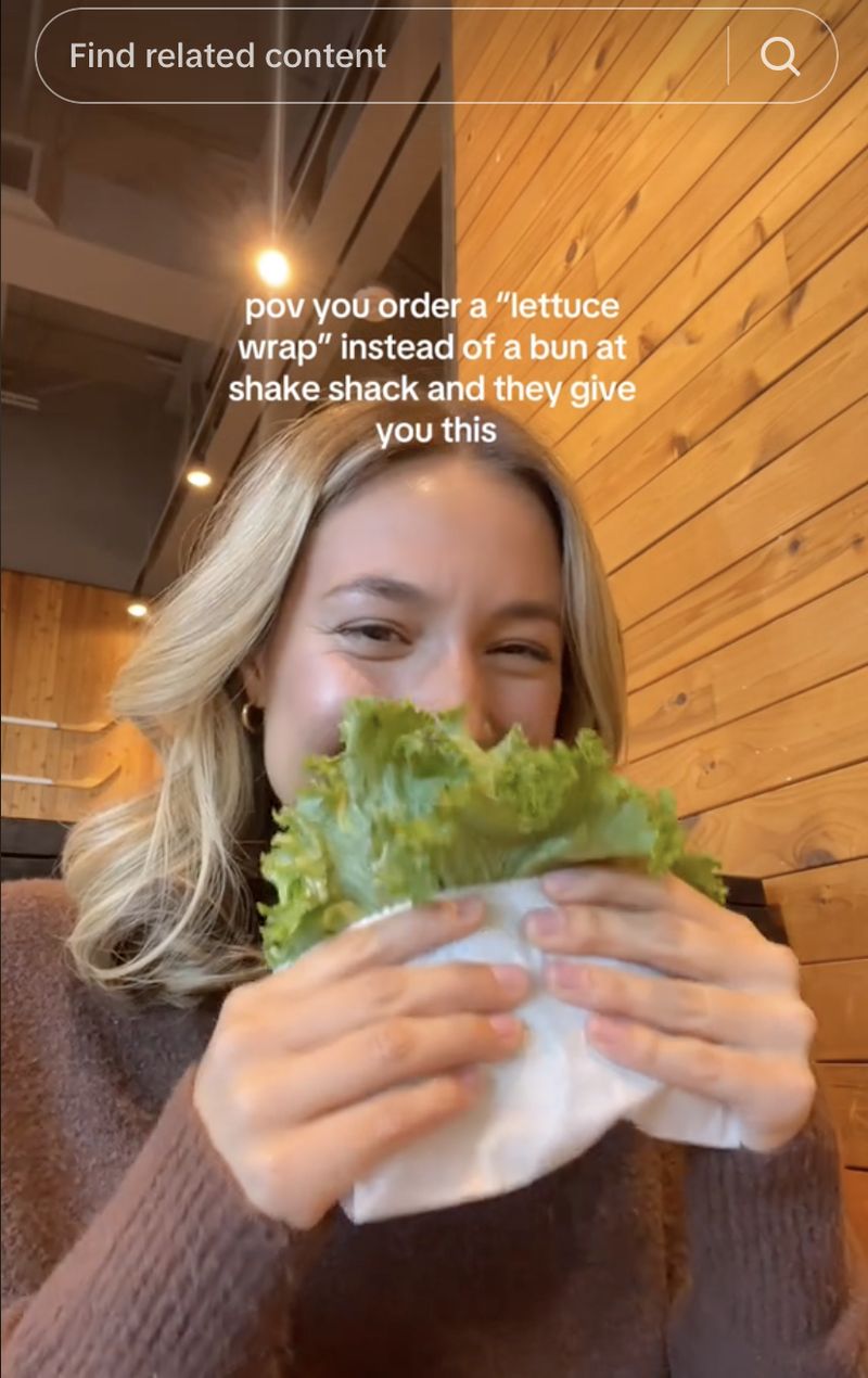 Pesan Menu Burger Sayur, Wanita Ini Kaget Dapatnya Mirip Makanan Kelinci!