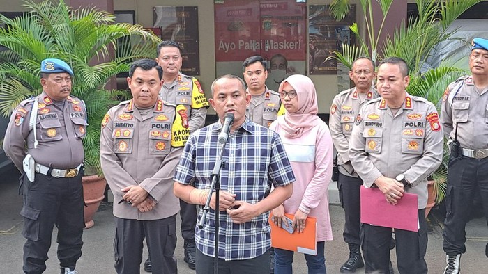 Polisi dan pihak produksi menyatakan tidak ada intimidasi saat pentas teater Butet Kertaredjasa digelar di TIM.