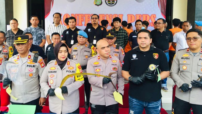 Polres Metro Bekasi dan jajaran polsek menangkap 21 pelaku kejahatan